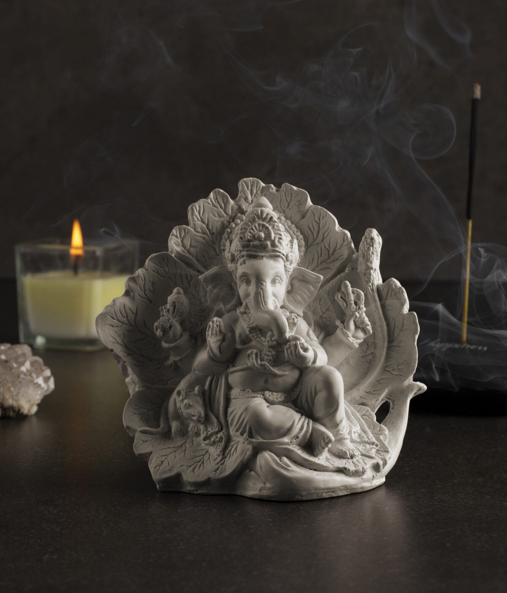 statuette-representing-buddha-tranquility-meditation